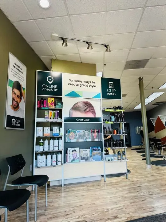 https://cdn.salonspotlight.com/photos/gzybFr1vPLy55SmIURG6/f3ee5092-d0aa-4473-a180-f7e9610edda3_720x720