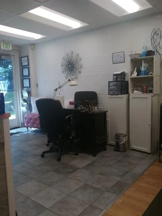 https://cdn.salonspotlight.com/photos/gzyiZE2mbURJG1EVSkqE/5b069f23-c226-45e7-9645-ca9c130b76be_720x720