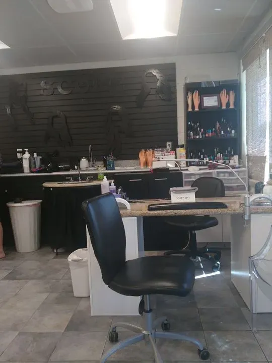 https://cdn.salonspotlight.com/photos/gzyiZE2mbURJG1EVSkqE/aef2bbab-6418-49ea-b3ce-87d8515b43ff_720x720