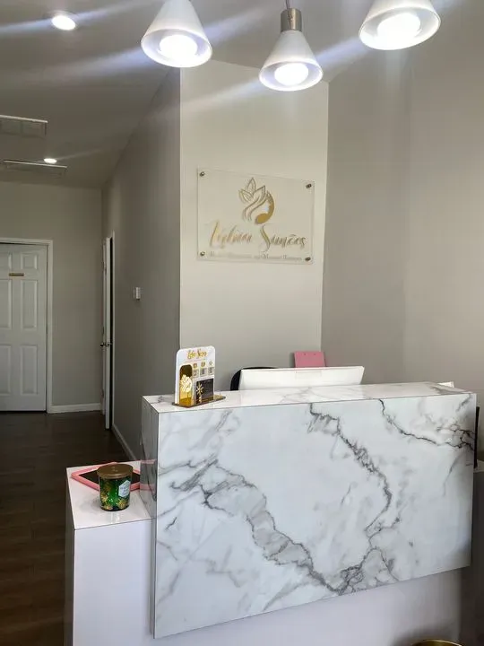 https://cdn.salonspotlight.com/photos/h321smP0JUDLwiGYZIj3/a6e4cec9-370b-4d5e-bcca-0f734b97fa22_720x720