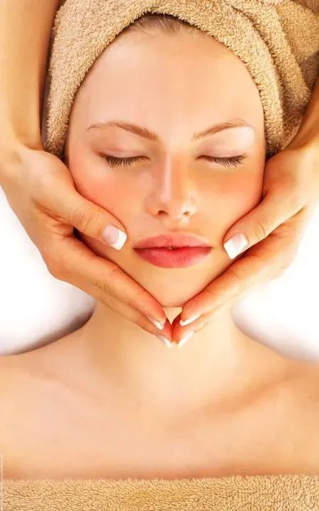 https://cdn.salonspotlight.com/photos/h321smP0JUDLwiGYZIj3/f153d647-a83b-4cf6-96f7-bf88988c4413_720x720