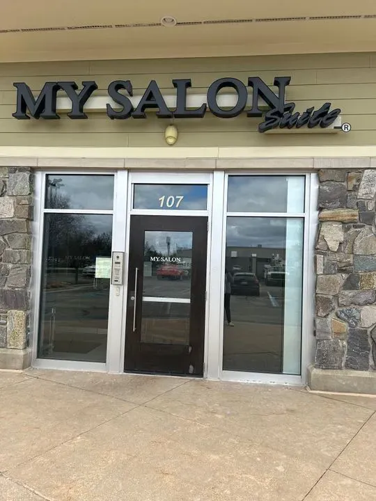 https://cdn.salonspotlight.com/photos/h3tQ4m0qmT53wt0szDmc/dd939426-938b-4bd0-8d7a-758c1dc03297_720x720