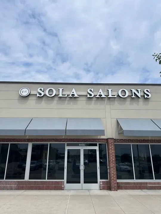 https://cdn.salonspotlight.com/photos/h3tQ4m0qmT53wt0szDmc/f6616183-2a48-4cfc-a41b-46d5586b1b55_720x720