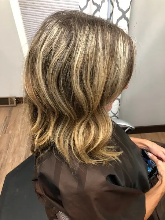 https://cdn.salonspotlight.com/photos/h47yQc8bB7ayApSeSzrV/0e5d0664-1f03-4674-b862-ae9def01a3e1_720x720