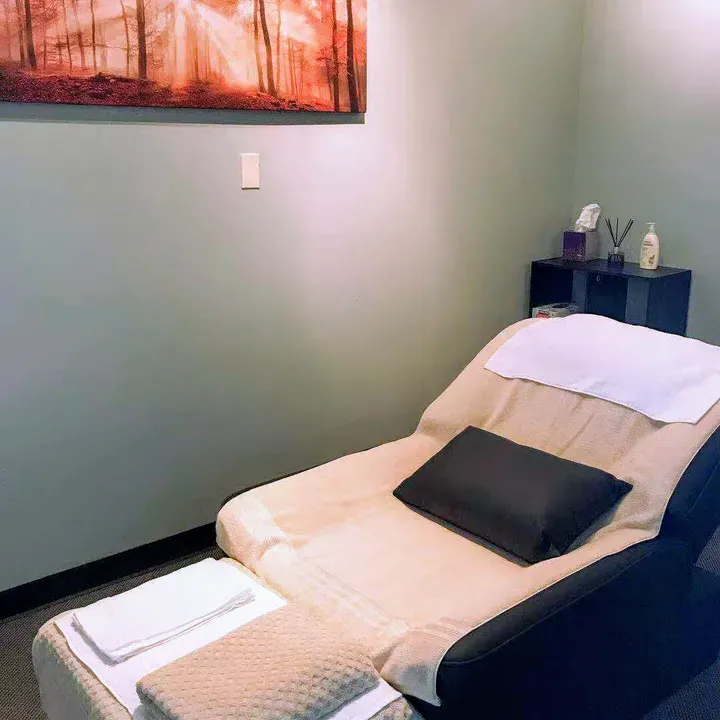https://cdn.salonspotlight.com/photos/h6khyYMy9BQsRgtm4Qdt/c84d758b-075a-4893-a826-573f2e0de936_720x720