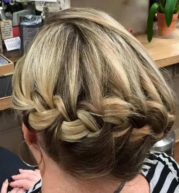 https://cdn.salonspotlight.com/photos/h72RLc6ptauLUAByqjQI/0a746be6-7853-416a-bcb1-a12effa00cc6_720x720