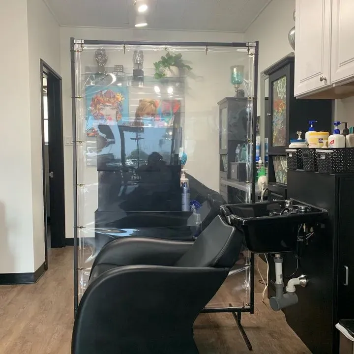 https://cdn.salonspotlight.com/photos/h72RLc6ptauLUAByqjQI/1e886984-9adb-467c-bc7d-2dab26e9d4b0_720x720