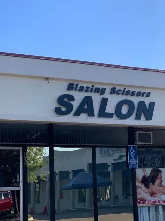 https://cdn.salonspotlight.com/photos/h72RLc6ptauLUAByqjQI/e9e253d0-b7d9-45bc-a5f1-34c8be480efb_720x720