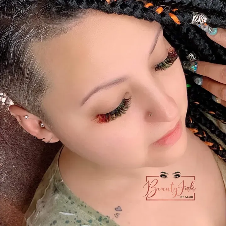 https://cdn.salonspotlight.com/photos/h7yBDL25689FVi9YLu12/a92be8da-b01b-48a9-ad8e-62c58a061018_720x720