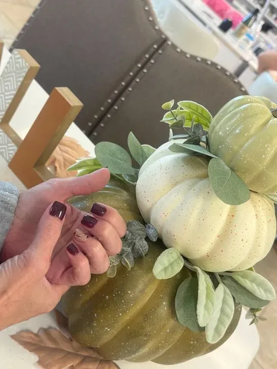 https://cdn.salonspotlight.com/photos/h8IU5Y3p7dTQFd1UhR07/d138a577-ccb3-43b4-a934-c8d984ee20b9_720x720