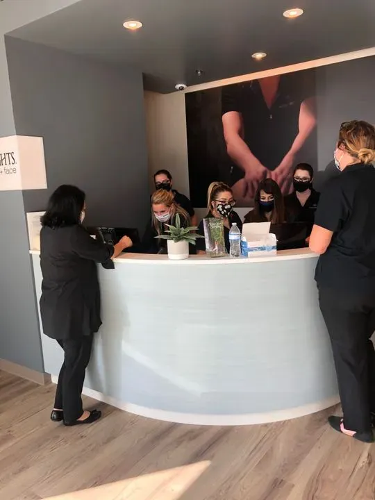https://cdn.salonspotlight.com/photos/h8mgOTURHdO286PhjtTm/87ddb87c-9c2f-43c1-9f82-8274f32c652f_720x720