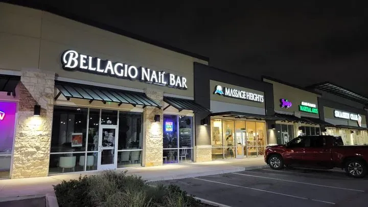 https://cdn.salonspotlight.com/photos/h8mgOTURHdO286PhjtTm/ca8a3d33-6f58-4cc5-ad3b-c22de51811c9_720x720