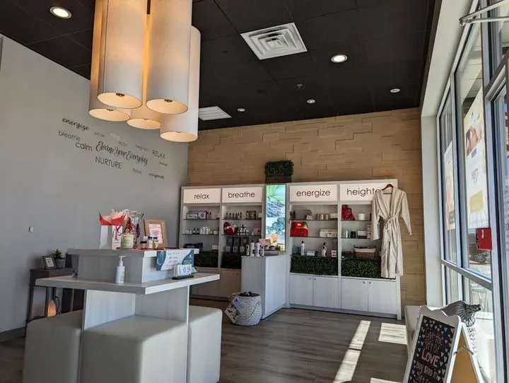 https://cdn.salonspotlight.com/photos/h8mgOTURHdO286PhjtTm/eb8ccd55-b2a5-4934-8d04-7abfbd21c808_720x720