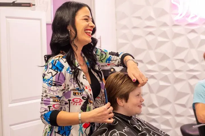 https://cdn.salonspotlight.com/photos/hAXbfJpRkZBmCCSdJst4/7b17dc37-9939-4d5b-ac2a-030feefd52f2_720x720