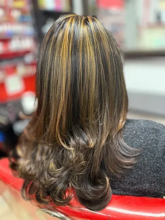 https://cdn.salonspotlight.com/photos/hDsFGrMMlWAzIJFzfquR/65b7d4cf-3a97-49a6-8ff1-287c6a656ef6_720x720