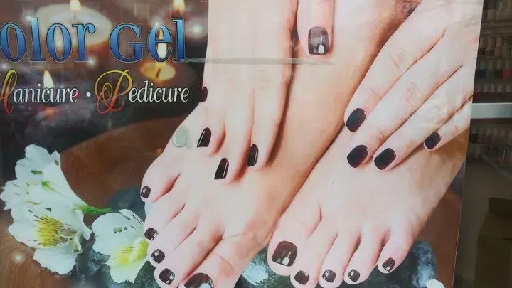https://cdn.salonspotlight.com/photos/hDsFGrMMlWAzIJFzfquR/bd556c04-f1c7-4f69-852d-998b1c1bd475_720x720