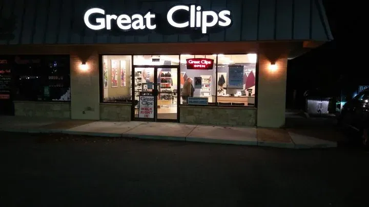 https://cdn.salonspotlight.com/photos/hEdpVUg3aE2Z5Z1kDNlL/386c87b4-e762-4796-9d07-d70a4b6d2f3e_720x720