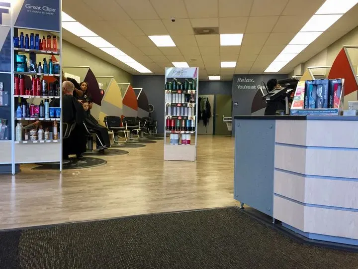 https://cdn.salonspotlight.com/photos/hEdpVUg3aE2Z5Z1kDNlL/e8369e36-550f-4511-9143-d4c4b0e1f576_720x720