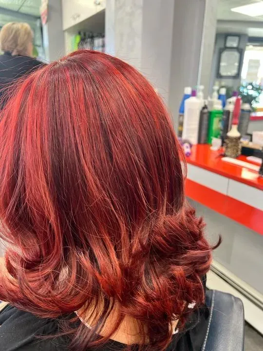 https://cdn.salonspotlight.com/photos/hEmR5fIaPtaOZ2c9VTmm/864e796c-ff8c-403a-abcc-3f87e57fab78_720x720