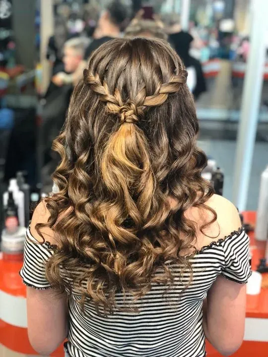 https://cdn.salonspotlight.com/photos/hEmR5fIaPtaOZ2c9VTmm/91c9d757-b6d8-422f-b47a-7e87a8ab2138_720x720