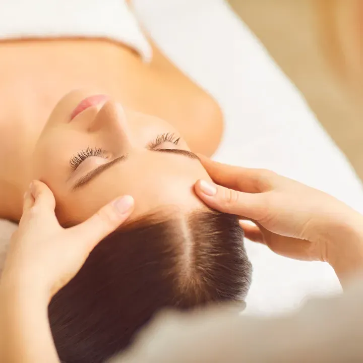 https://cdn.salonspotlight.com/photos/hEwbaV6Uckvyjl12EUFf/0abcd793-eff7-4e01-bf68-0b5ca2cb532c_720x720