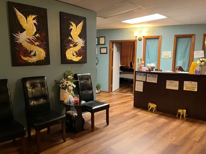 https://cdn.salonspotlight.com/photos/hFAf4Nv8nteEcmSm8KP1/0a7651b6-f20f-4b03-bf54-31bae367426e_720x720