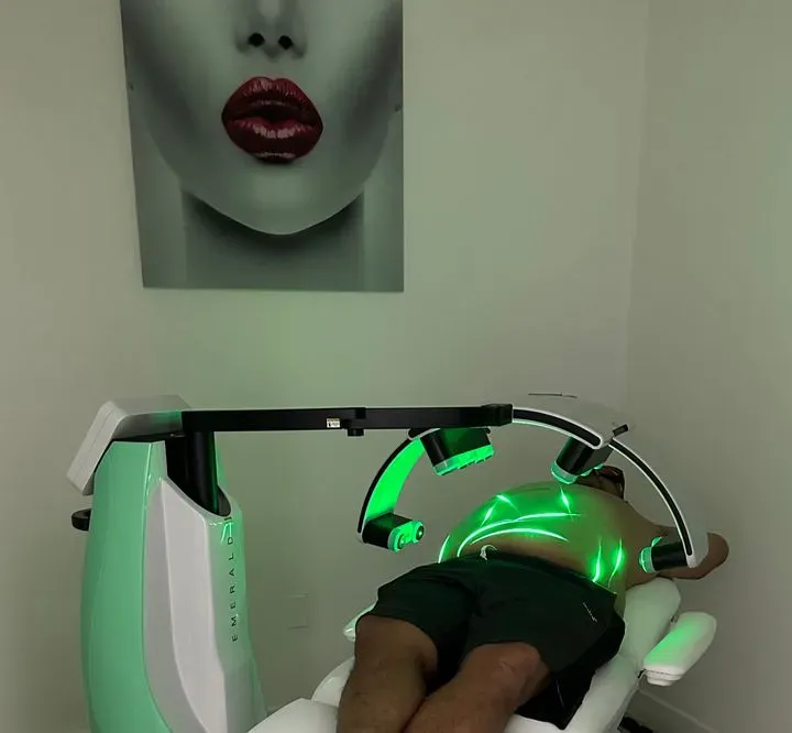 https://cdn.salonspotlight.com/photos/hGGWQ87eqM3p84rBPptV/b63d5569-185c-4349-8c7c-b8948ec32f80_720x720