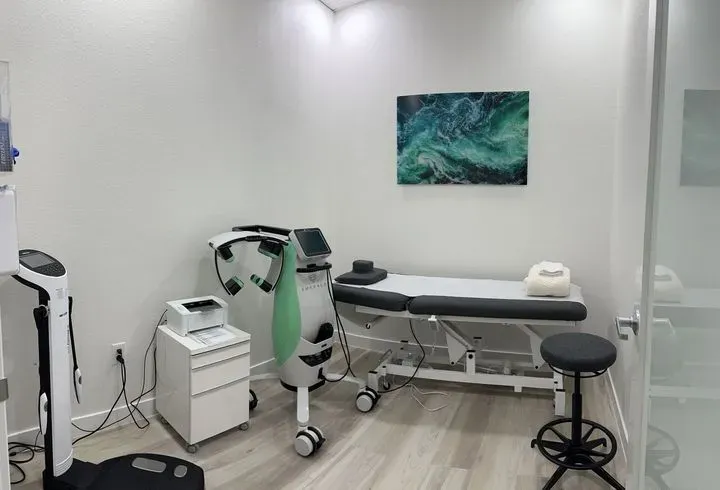 https://cdn.salonspotlight.com/photos/hGGWQ87eqM3p84rBPptV/ec41193b-64d9-42fe-9b28-d4f0738c2bd8_720x720