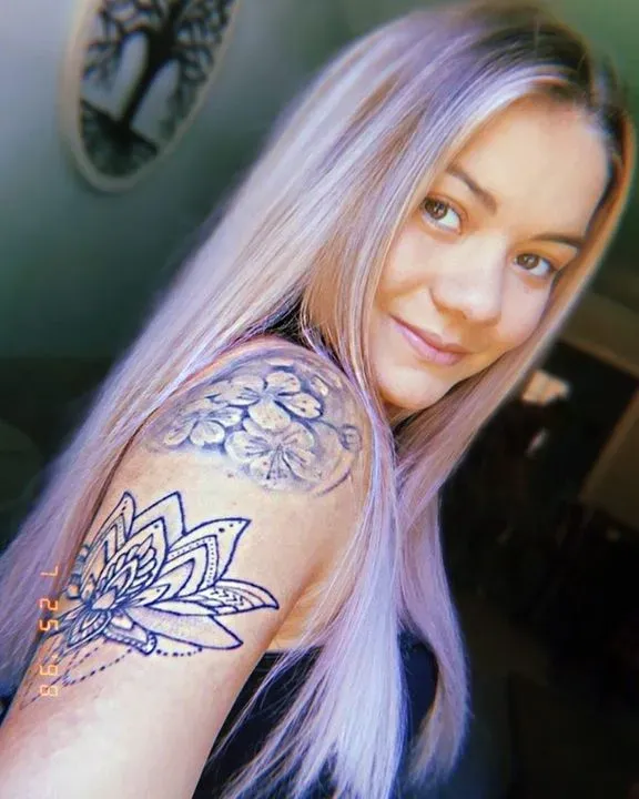 https://cdn.salonspotlight.com/photos/hGRlEWEe1RGTB3ESPpBv/28d62807-a95b-4aeb-8a42-8f7ce6bf4c38_720x720