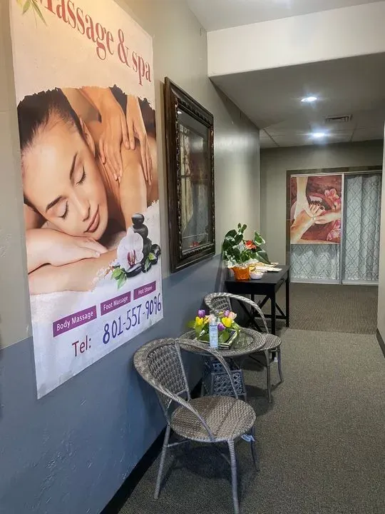https://cdn.salonspotlight.com/photos/hGkiiQTlc022CwhPfn6H/f57d0b4a-b6cf-4e9b-9e3c-11d66e074950_720x720