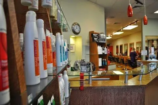 https://cdn.salonspotlight.com/photos/hHbk8JgpElZI1JSfztMZ/d07fb33a-6735-43ff-991c-c1cb851a98b4_720x720