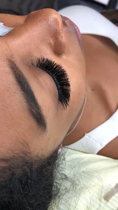 https://cdn.salonspotlight.com/photos/hKXtkrShbNmaOVBkRTRn/4a9f6d72-ad29-41f6-8e68-97de124b51da_720x720