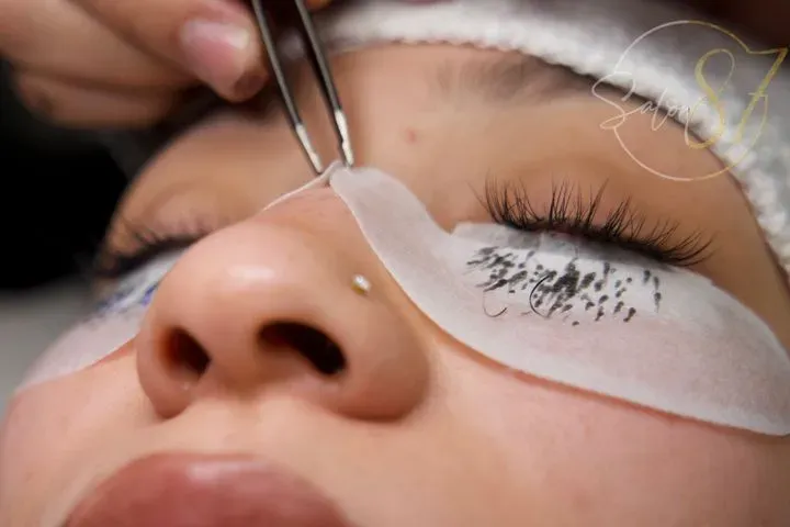 https://cdn.salonspotlight.com/photos/hLQrebjmTyeoonKsAwGe/39fb8c7b-1065-4de2-8248-f5403ae712f6_720x720
