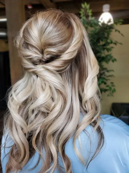 https://cdn.salonspotlight.com/photos/hM0io2tzSyIJlJkkG5BY/de1161b8-1919-455d-b755-c0f4dbd06f41_720x720