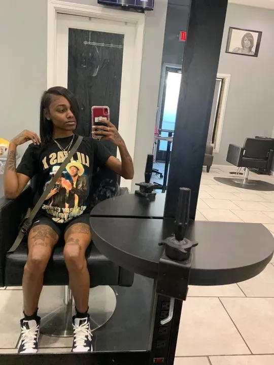 https://cdn.salonspotlight.com/photos/hMDcqVxhRmGV6brKv1x5/b17f01c6-a99d-471d-b07e-f8def3f5881e_720x720