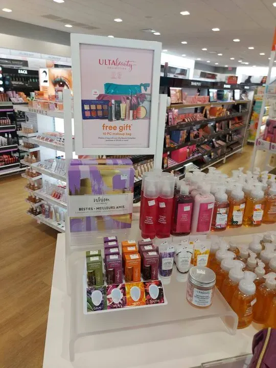 https://cdn.salonspotlight.com/photos/hMR7mJVfH0Xb35xkdmE6/ae31a54d-e21f-4e5e-9b8d-6cef3b800cb4_720x720