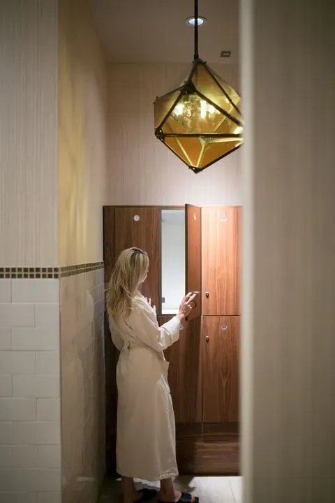 https://cdn.salonspotlight.com/photos/hMia1JvitrPmpVvWwTLM/df8352cf-69ba-4790-81d0-9356aeb7a31a_720x720