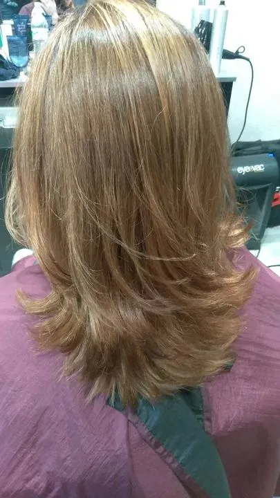 https://cdn.salonspotlight.com/photos/hOVHuZMgQmXhHKFq1t9X/4265e824-b588-469e-bc5f-b04e37fb475d_720x720