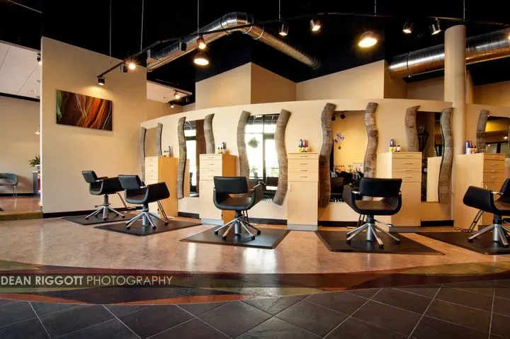 https://cdn.salonspotlight.com/photos/hOnKlDtoOcM8tzEaTPm0/b8770050-6430-4483-8e22-94d3adc151a6_720x720