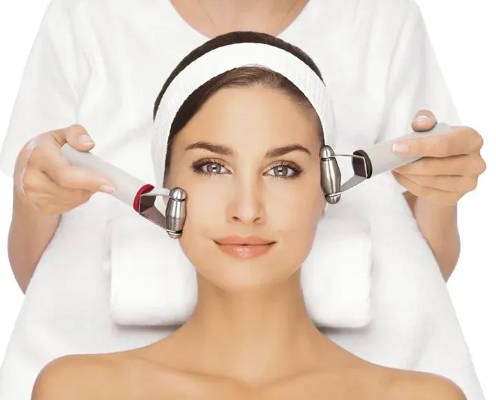 https://cdn.salonspotlight.com/photos/hPaHhepwghNFHvWVjAsd/de95242c-301f-4a88-860a-37db77878c21_720x720