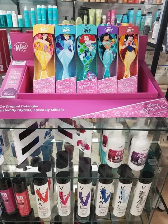 https://cdn.salonspotlight.com/photos/hPp9wkucsYO3HQmY0y1n/efde2723-f6f4-4098-8e9e-8280f1723af2_720x720