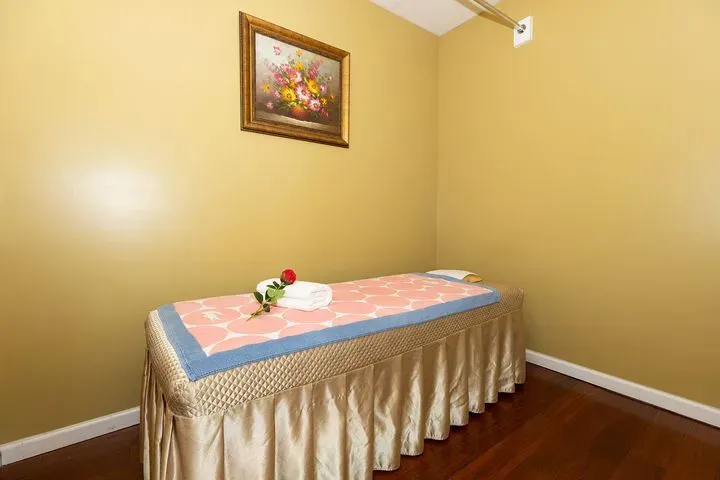 https://cdn.salonspotlight.com/photos/hPpTTQKPVeoFJZL4T56i/56ccd20d-c734-4aae-beb6-304124f06f46_720x720