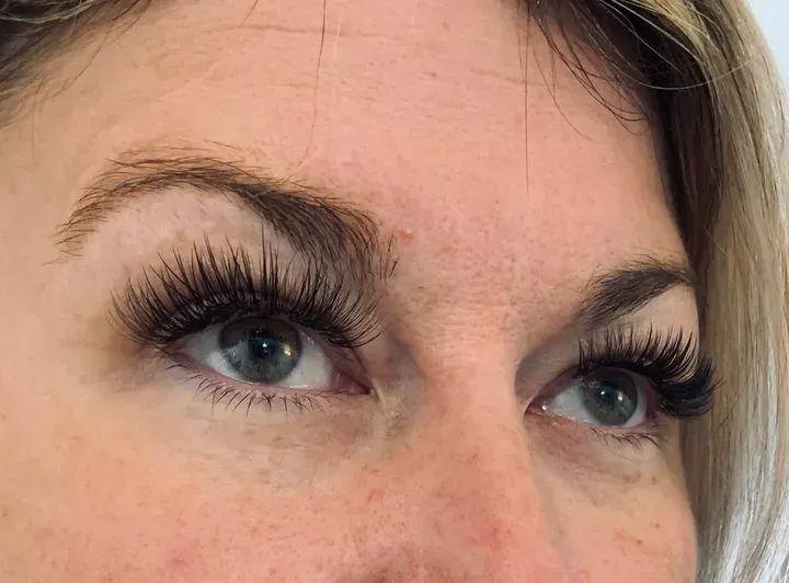 https://cdn.salonspotlight.com/photos/hS6mKmrM6bneS4O2HSAj/215204b1-f21e-43ef-93d5-16a1ae09d552_720x720