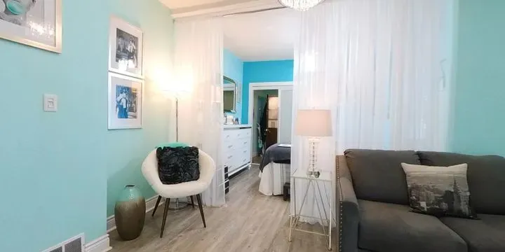 https://cdn.salonspotlight.com/photos/hS6mKmrM6bneS4O2HSAj/ce3fd618-323d-47a3-a670-b230e74aa9d7_720x720