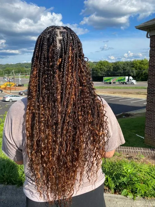 https://cdn.salonspotlight.com/photos/hUbLw1ZepoWDoj2gStRA/bfc06bf1-ae98-4705-919d-e5f93057dd8e_720x720
