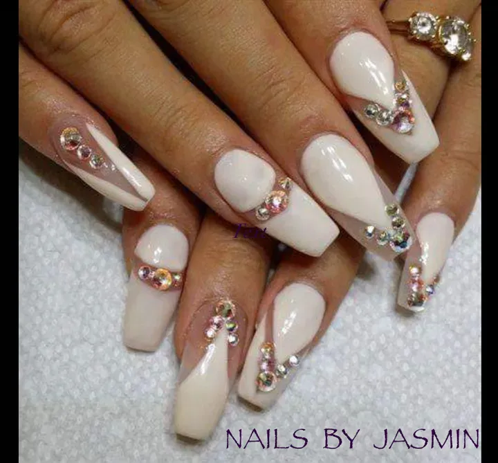 https://cdn.salonspotlight.com/photos/hV0orITnaNCEeKhTOcij/722229df-f2f8-41f5-ab38-b9417f0d0bd3_720x720
