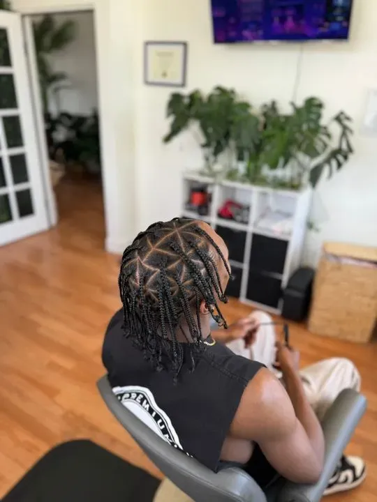 https://cdn.salonspotlight.com/photos/hVSFghbq3HmBB4US8Iqi/f6ee78ae-4243-4b8f-b17a-edb8b999daa4_720x720