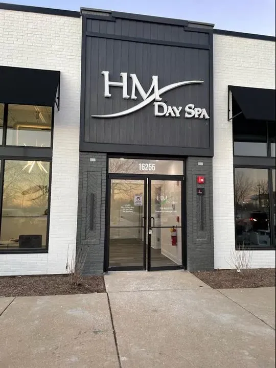 https://cdn.salonspotlight.com/photos/hVoDrqqHJ0XyWvQ2ZjLd/1165ae84-8da6-45bd-b2e8-3a0105c0a980_720x720