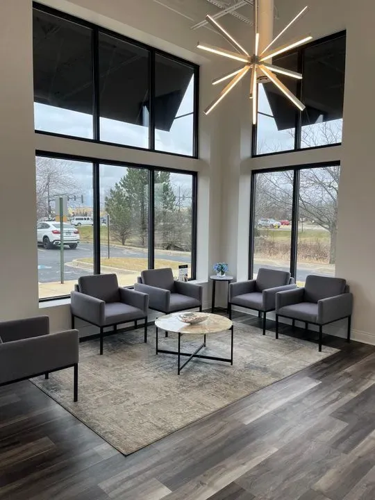 https://cdn.salonspotlight.com/photos/hVoDrqqHJ0XyWvQ2ZjLd/b88b8adf-9179-48be-8a52-9120a0a294ac_720x720