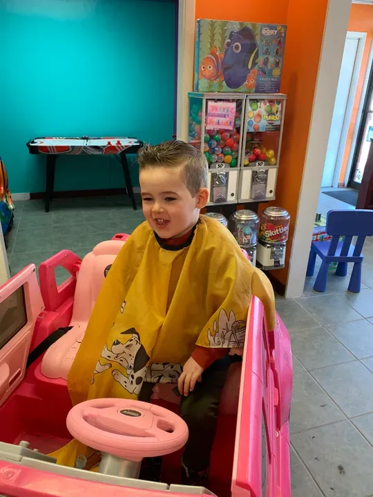 https://cdn.salonspotlight.com/photos/hW4c8H3XRfIB9Sg0Ntv8/11a67076-1398-4625-a321-0b3cb351b27f_720x720